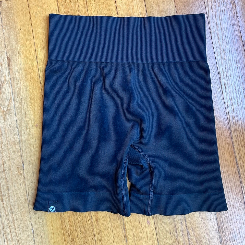 Oiselle Black Ribbed super stretchy biker shorts